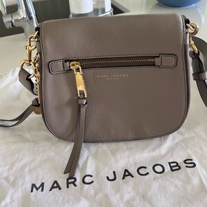 Marc Jacobs Recruit Nomad Mink Gray-Taupe Pebbled Leather Crossbody Saddlebag